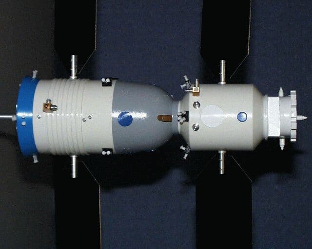 Rear view of the Shenzhou spacecraft showing its service module and solar arrays